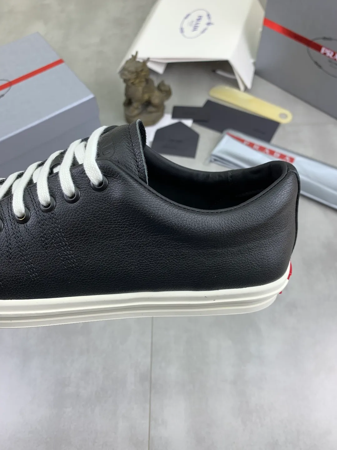 Men's men's shoes P560💰[New model] The latest hot model is on the official website, 🆘 The trendy brand (Prada) mainly promotes the hot model, avant-garde and versatile fashion men's shoes private version mold opening, cowhide surface splicing 1:1.. Fashionable and simple, original imported cowhide lining cowhide feet; the atmosphere and personality are more fashionable, eye-catching and pursuing class. It will subvert the old ideas and be a must-have for fashion trendsetters with you! Must keep it for yourself! Tall and comfortable, large and low, high-end quality workmanship. Code number: 38-44 3️⃣optional.